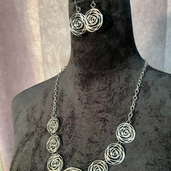 Silver Circles Necklace and Earrings Set - Picture 1 of 3